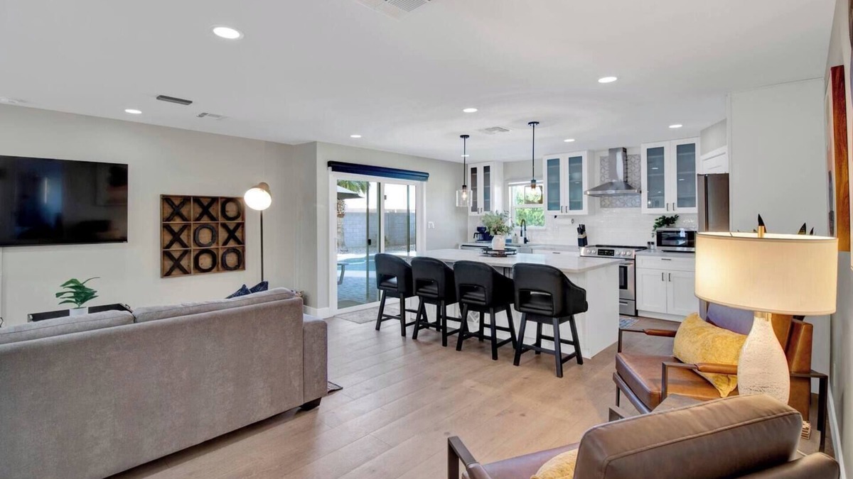 Paradise Valley Village House | This house is a 3 bedroom(s), 2 bathrooms, located in Phoenix, AZ.