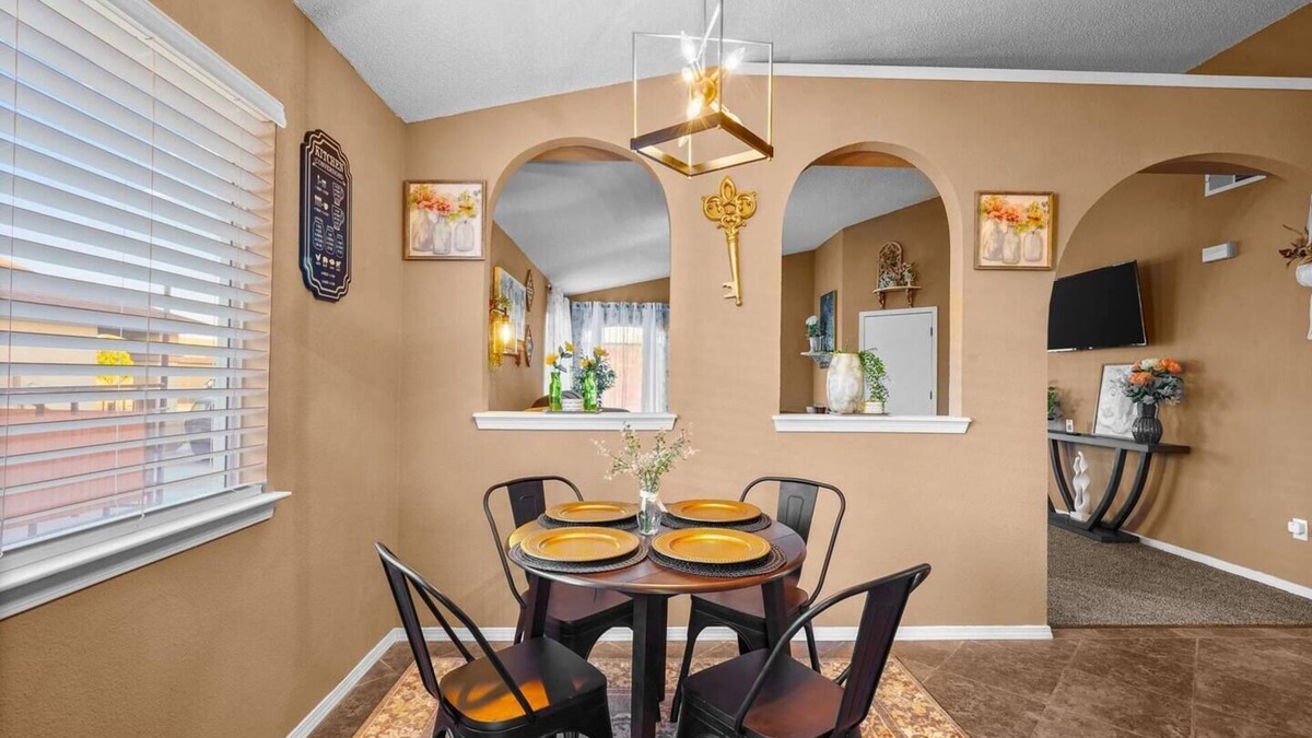 Horizon City House | This house is a 3 bedroom(s), 2 bathrooms, located in Horizon City, TX.