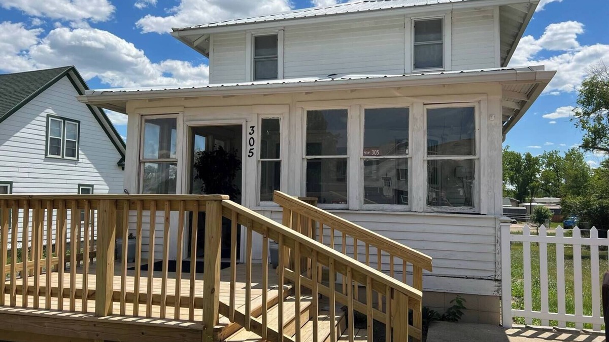 Fort Pierre House | This house is a 4 bedroom(s), 3 bathrooms, located in Fort Pierre, SD.