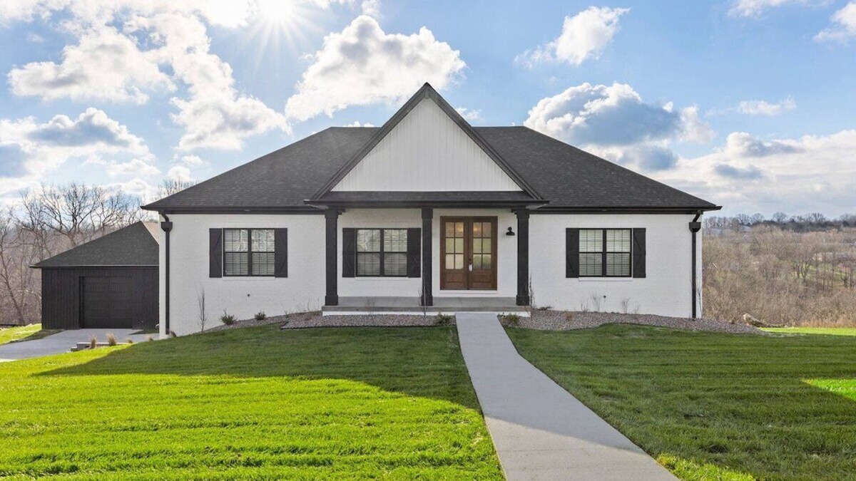 Lancaster House | This house is a 4 bedroom(s), 3 bathrooms, located in Lancaster, KY.