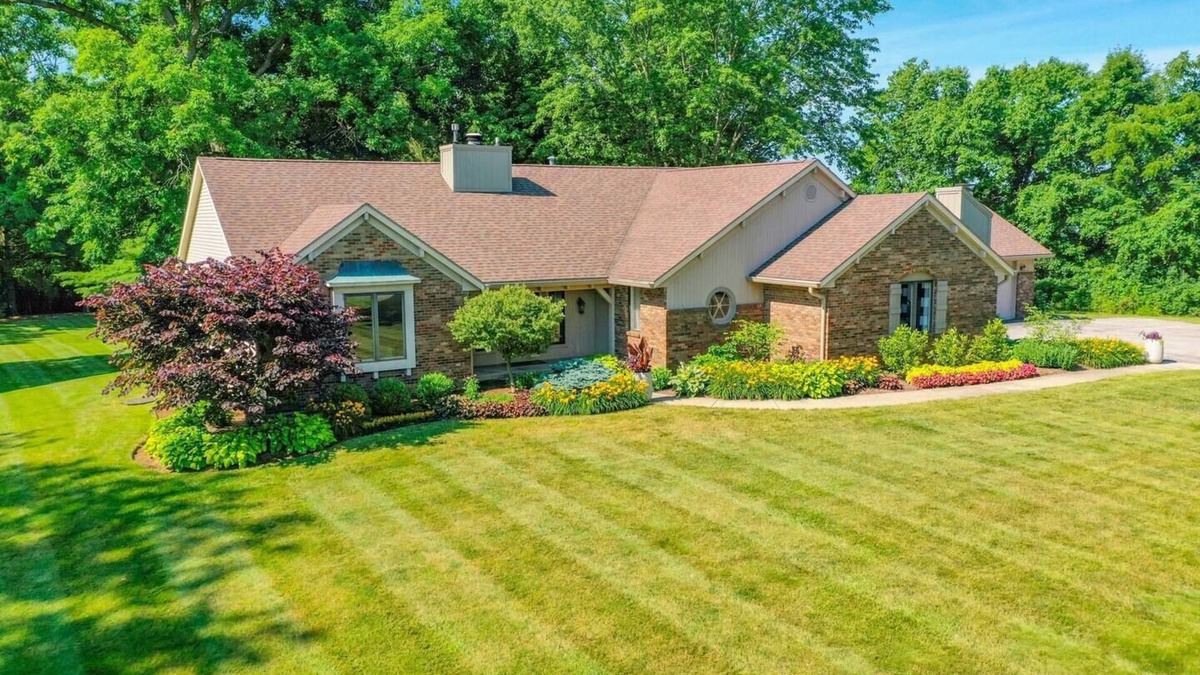 Marion House | This house is a 4 bedroom(s), 3 bathrooms, located in Marion, IN.