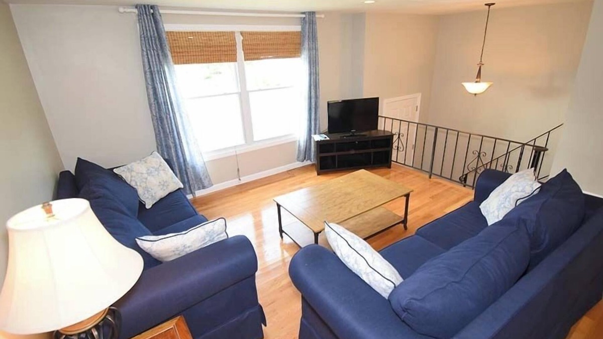 Eastward Look House | This house is a 4 bedroom(s), 3 bathrooms, located in Narragansett , RI.