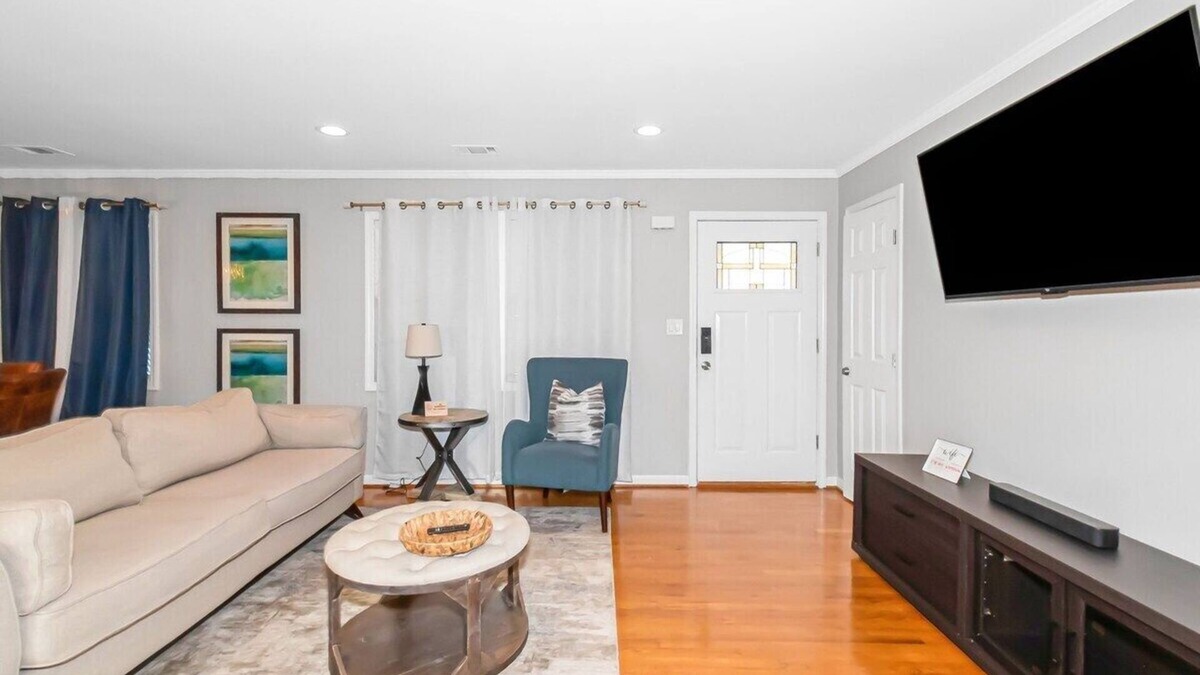 Church Street House | This house is a 5 bedrooms, 3 bathrooms, located in Atlanta, GA.