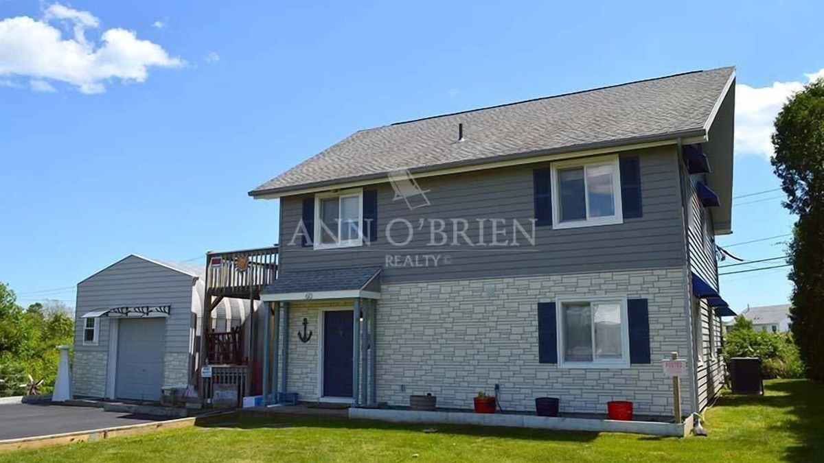 Eastward Look House | This house is a 6 bedroom(s), 3 bathrooms, located in Narragansett, RI.