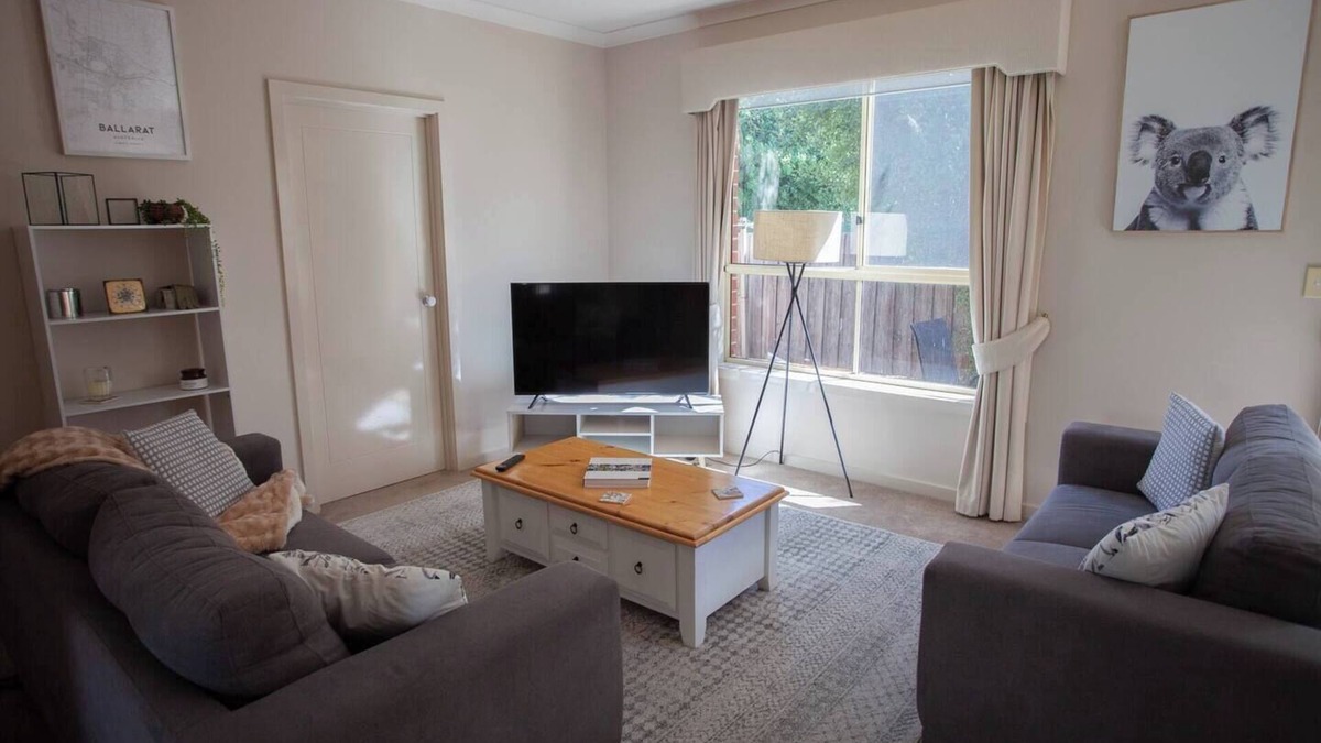 Ballarat House | This house is a 3 bedroom(s), 2 bathrooms, located in Ballarat Central, VIC.