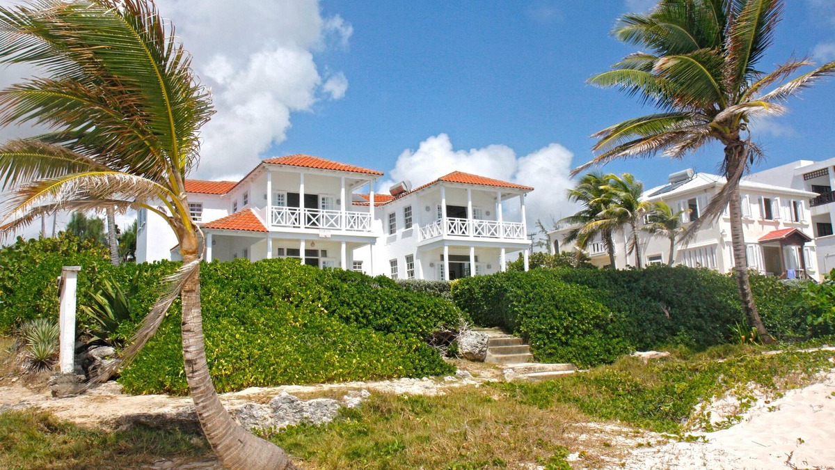 Silver Sands Villa | This is a beachfront 3 bedroom, 3 bathroom villa, family-friendly activities