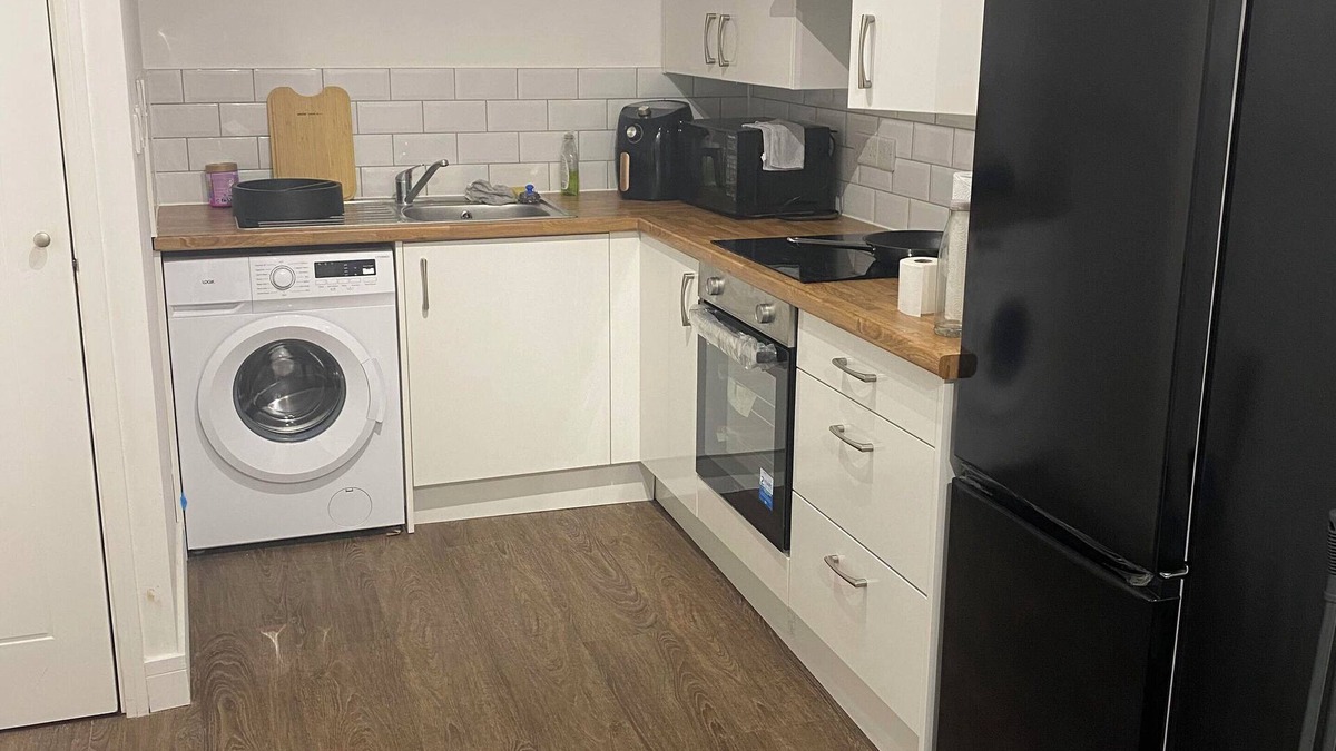 Waltham Abbey Apartment | This is Home away from Home at the heart of Waltham Abbey. Great Place to be.