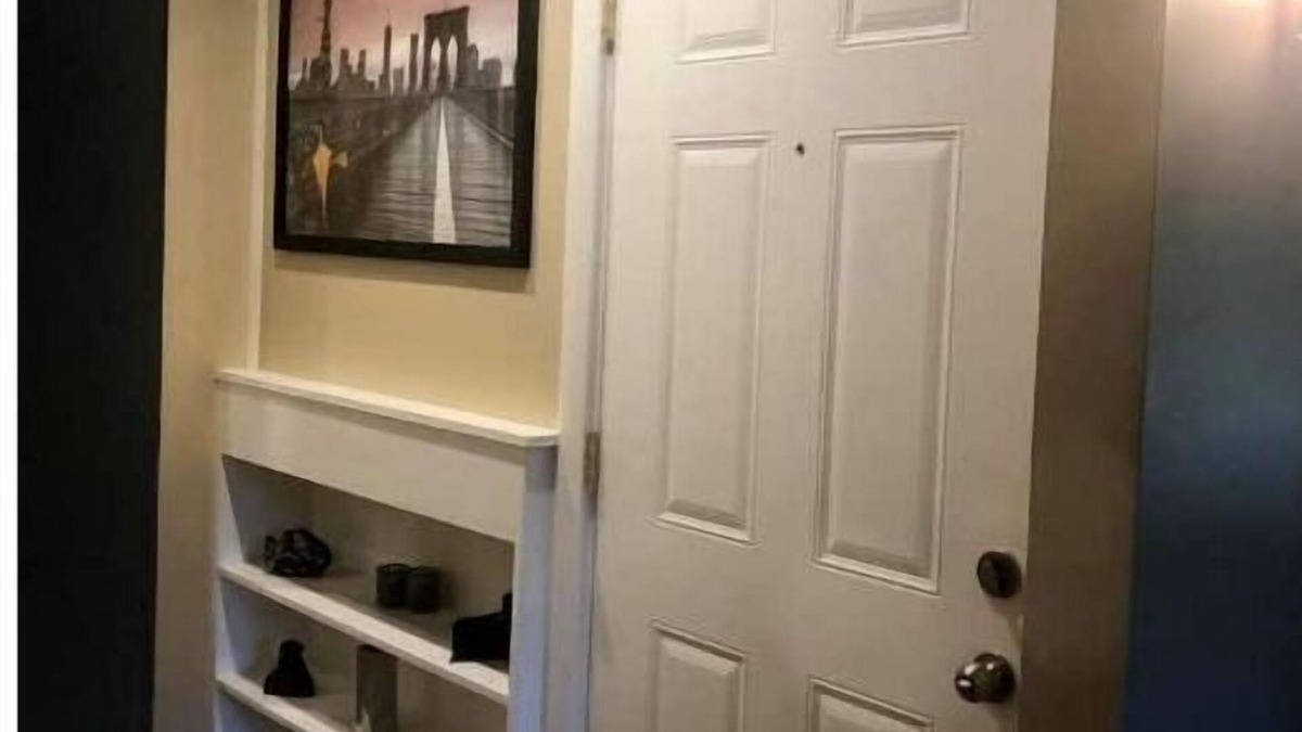 Kentwood Condo | This is my place and it’s fully at your service! It’s honor for me to share it!