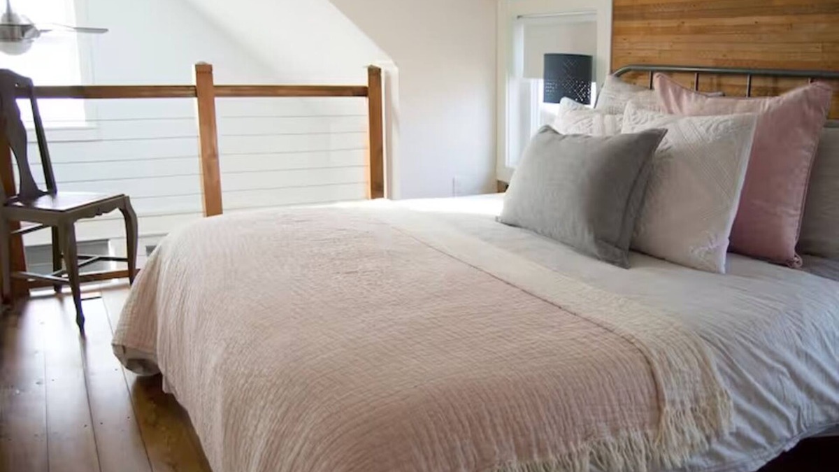 St. Johns Cottage | This light, bright cottage is located in St Johns in Portland