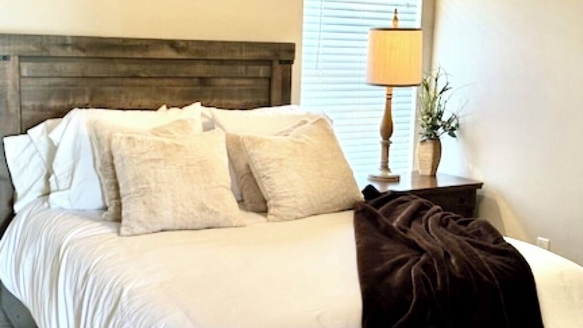 Madisonville Apartment | This little Nook, 1-bedroom apartment in delightful Madisonville with AC, WiFi.