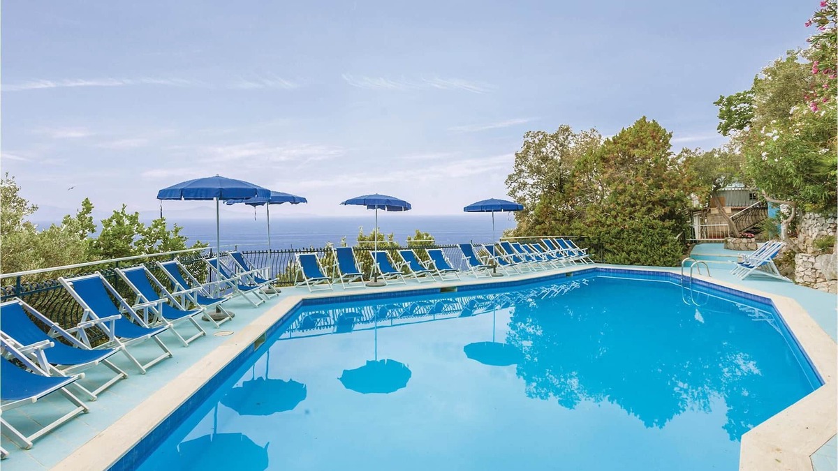 Monte Chiaro Apartment | This modern bungalow belongs to a vacation home complex directly above the sea, with a unique panora