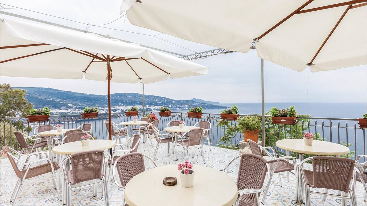 Monte Chiaro Apartment | This modern bungalow belongs to a vacation home complex directly above the sea, with a unique panora