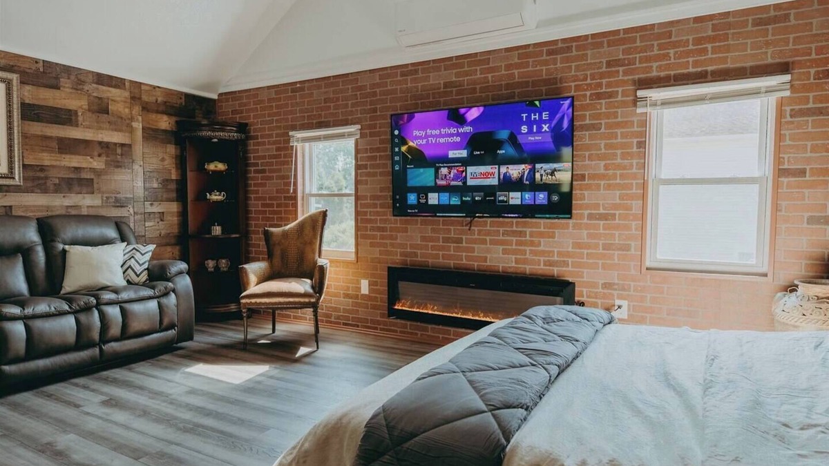 Paradise Apartment | This newly renovated studio apartment is located off of Lincoln Highway in Paradise, making it an extremely central location for Lancaster County attractions. The unique decor and architecture gives it a one of a kind vibe.