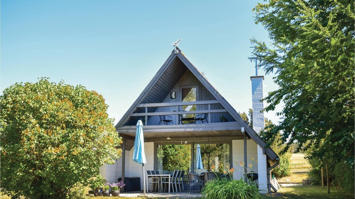 Skødshoved Strand House | This nice vacation home is located undisturbed and with plenty of space for the whole family to unfo