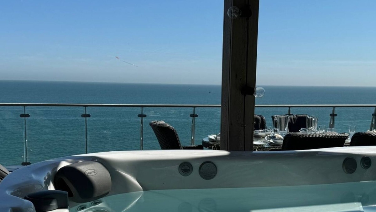 Ramsgate Apartment | This penthouse is a 2 bedroom(s), 2 bathrooms, located in Ramsgate, England.