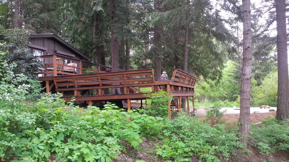 Sagle House | This Pet-Friendly, Cedar Forest Retreat with lake view of Murphy Bay 100MB WIFI