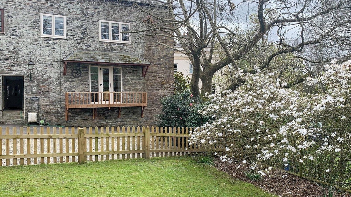 Liskeard Cottage | This pet-friendly, end-of-terrace cottage is ideal for family or friends holidaying together.