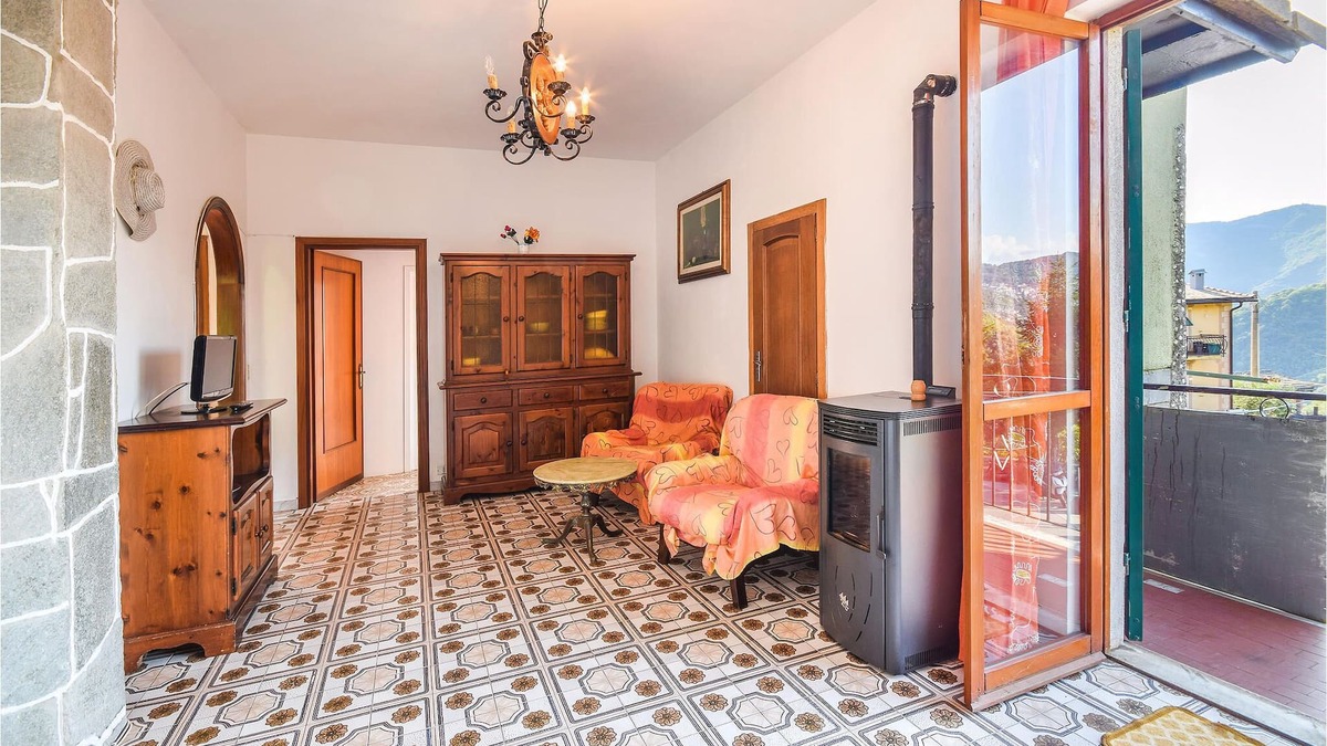 Vescina House | This practical apartment welcomes you in Vescina.
