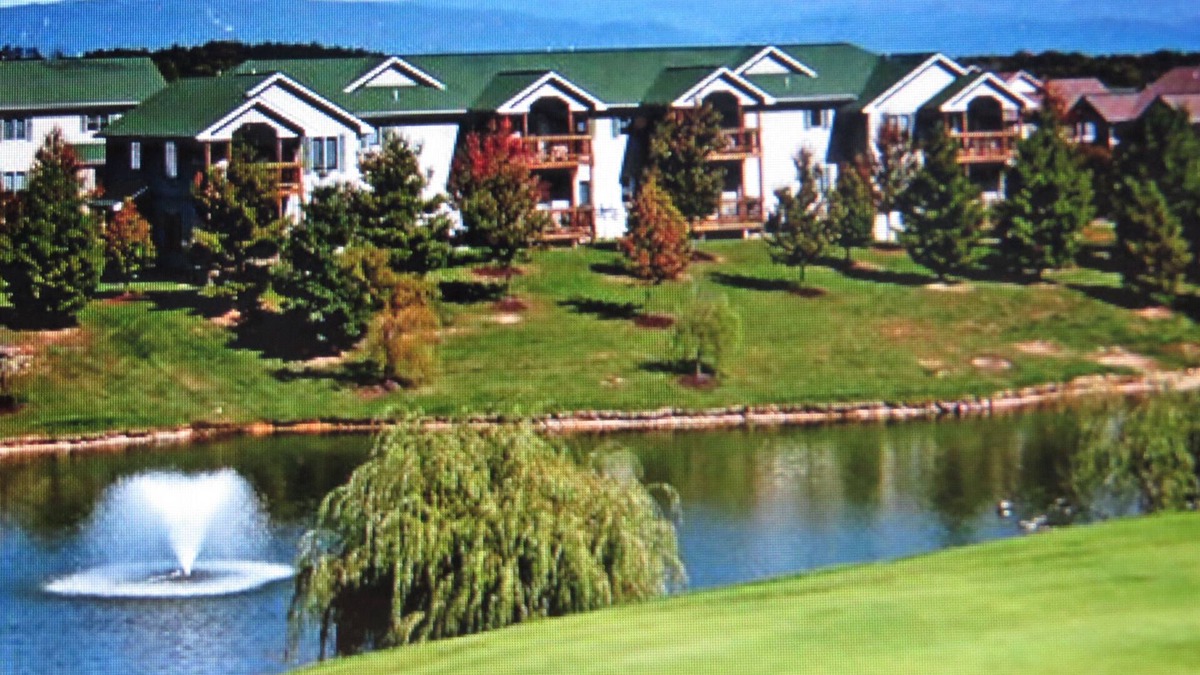 McGaheysville Condo | This property is a Condo unit at a popular (4 season) Resort in Virginia