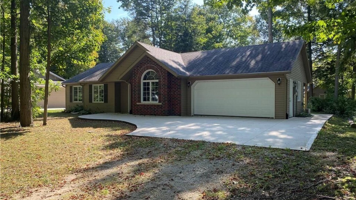 Point Clark House | This property is in pause until Dec 31, 2025