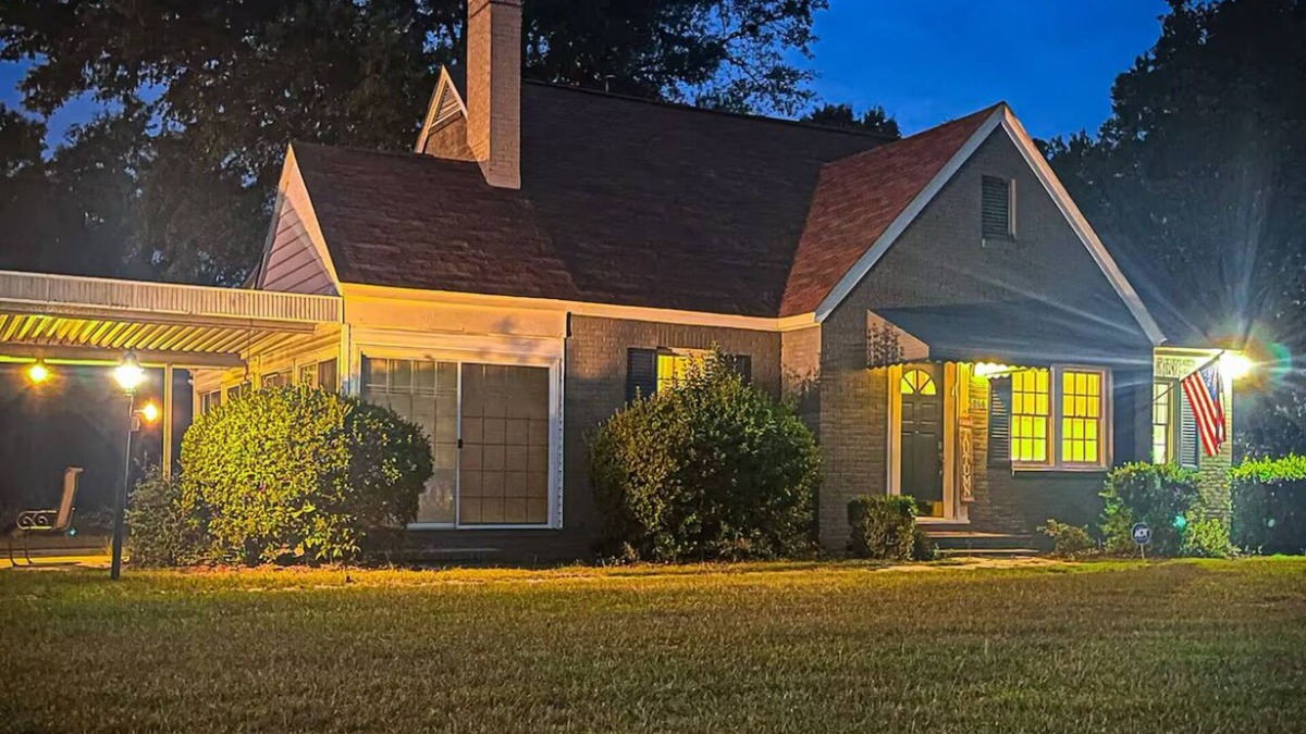 Bamberg County House | This quaint & charming home is located in the town of Denmark, South Carolina!