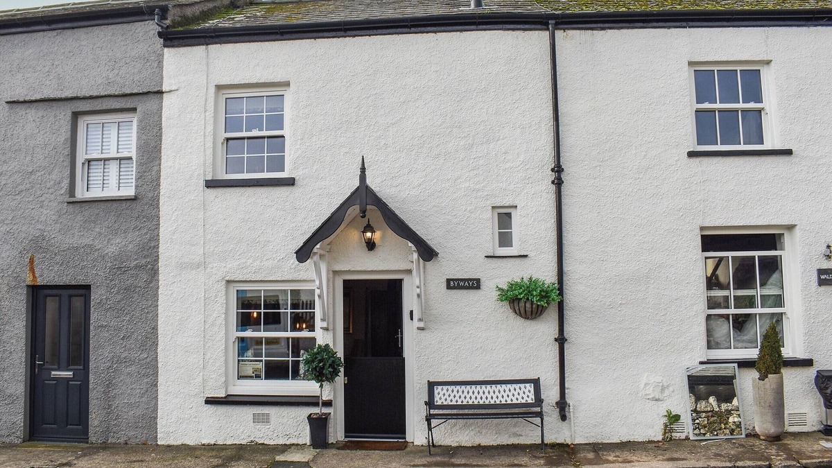 Cartmel Cottage | This quaint chocolate box cottage is nestled in the heart of Cartmel village.