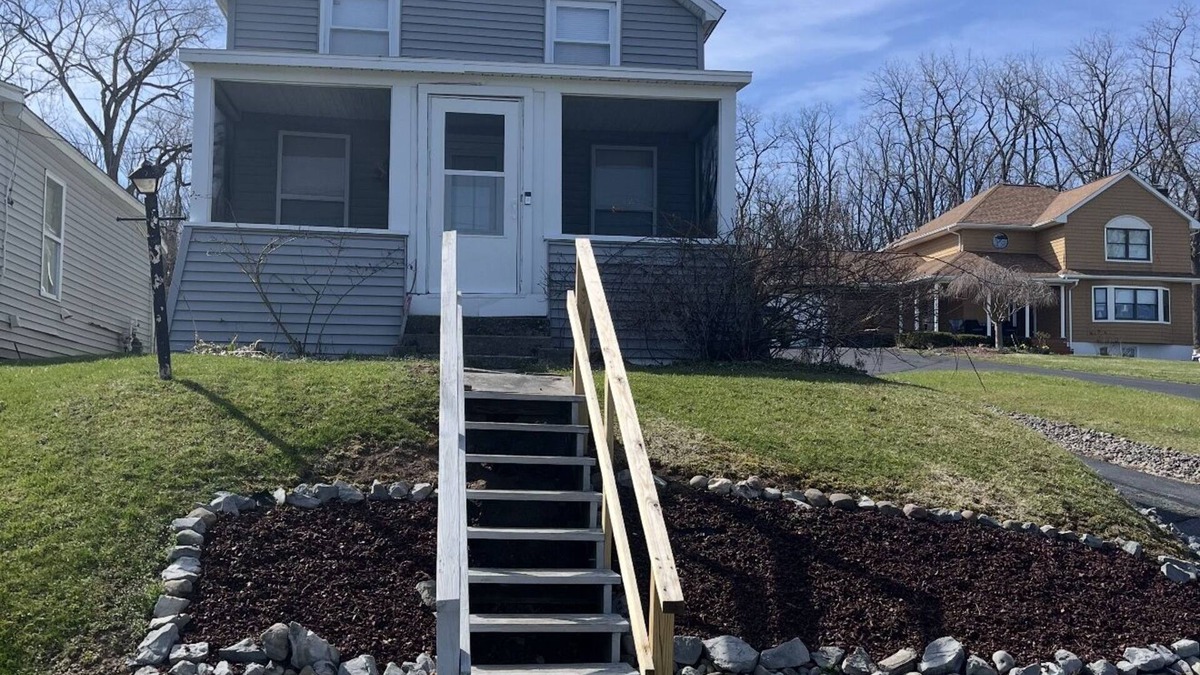 Seneca Falls House | This Quaint home overlooking Cayuga Lake is the perfect Finger Lakes Getaway!