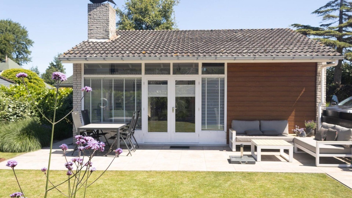 Ouddorp House | This romantic holiday home is located in the middle part of the quiet and green park Toekomst in the middle of the Kop van Goeree