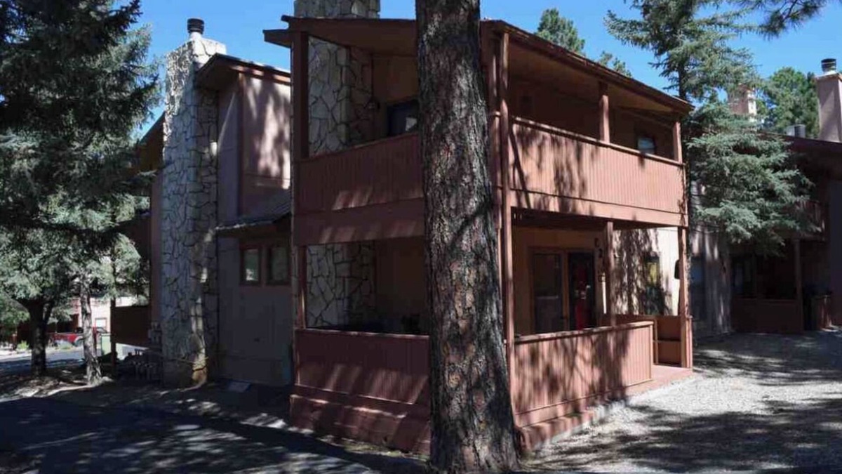 Ruidoso Condo | This Ruidoso condo is located in the picturesque Sierra Blanca mountains.