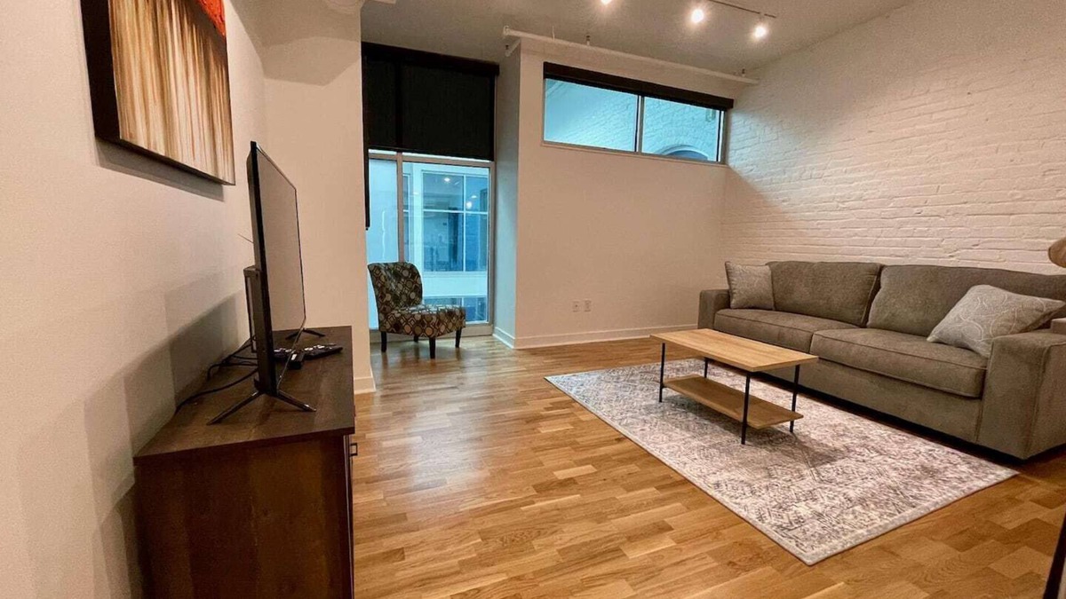 Downtown Omaha Apartment | This serviced apartment is a 2 bedroom(s), 2 bathrooms, located in Omaha, NE.