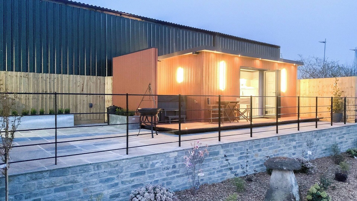 Babcary Cottage | This stunning and unique pod is the ultimate stay for your next getaway.