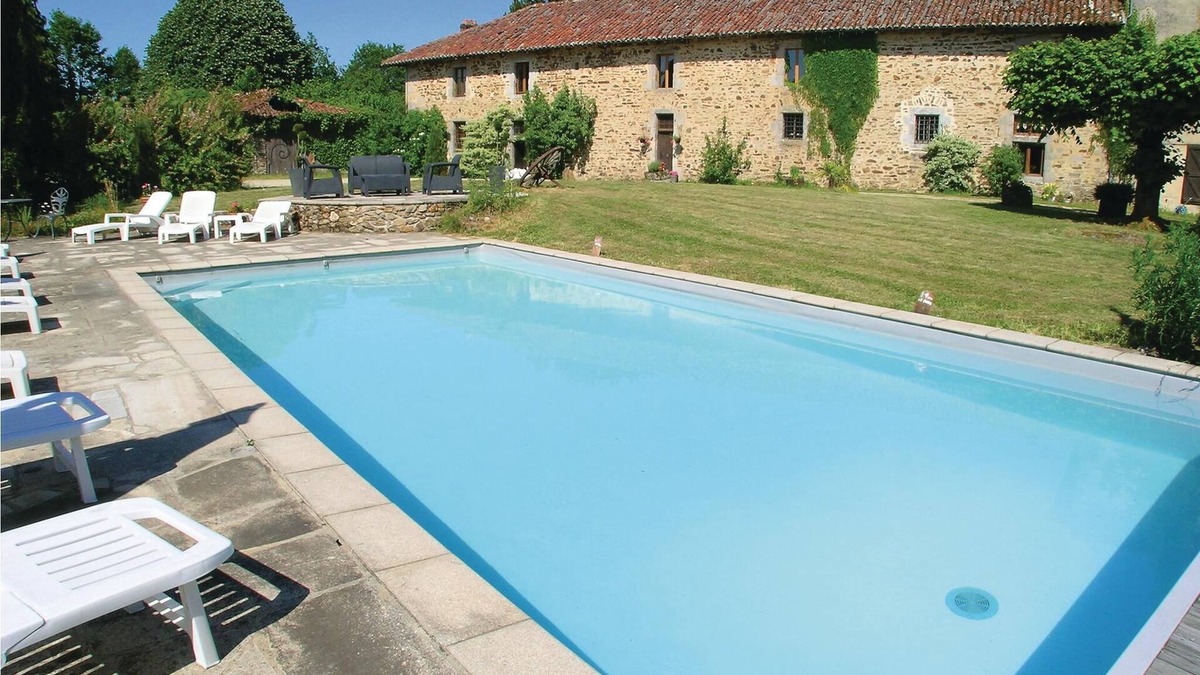 Moissannes House | This superb vacation home with swimming pool is located in Moissannes, 24 km from Limoges, in the No