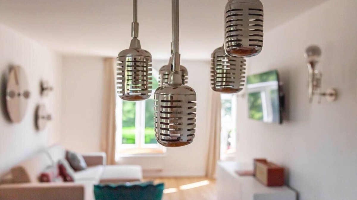 Taarstedt Apartment | This vacation apartment exudes the unmistakable spirit of Janis Joplin & de