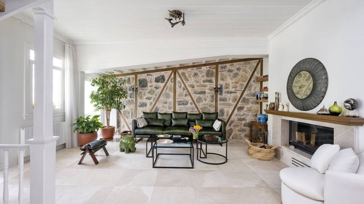Beylerbeyi Villa | This villa is a 3 bedroom(s), 3 bathrooms, located in Üsküdar, İstanbul.
