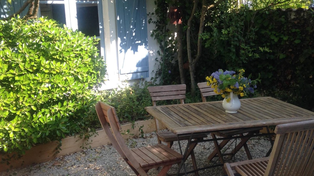 Chaillevette House | This village house is located on the side of the Seudre River, at the marsh edge, 10 km. from the ocean, between Mo