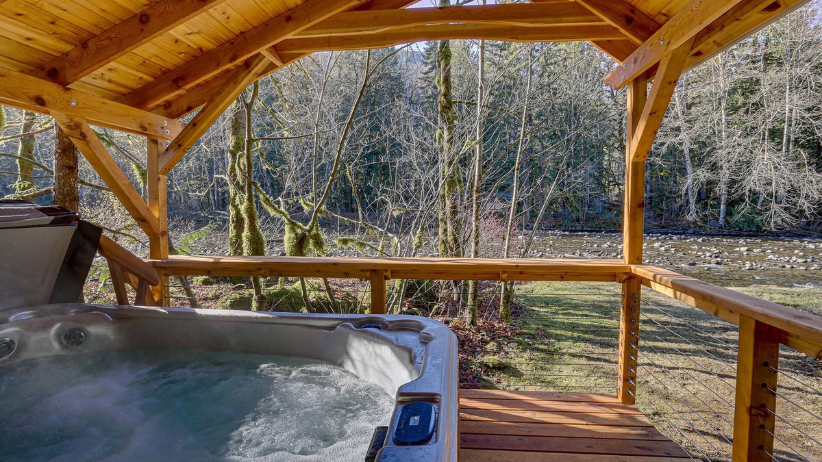 Welches Cabin | Thistle Dew: Salmon River romantic retreat, deck, hot tub and Wood Stove