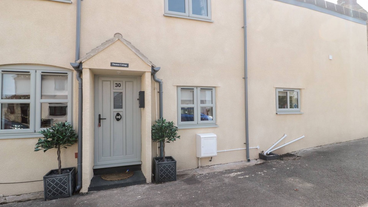 Ozleworth House | THOMAS COTTAGE, pet friendly in Wotton-Under-Edge