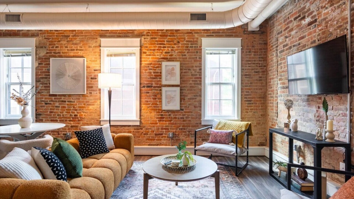 Ypsilanti Apartment | Thompson & Co Brick Loft KING