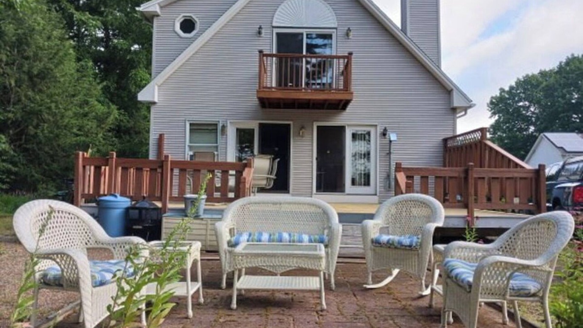 Palmer House | Thompson Lake Cape Cod, direct lake front with private lake dock.