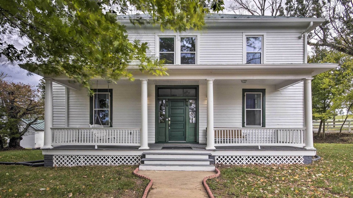 Leesburg House | 'Thomson Farm' Classic Home < 10 Mi to Vineyards!