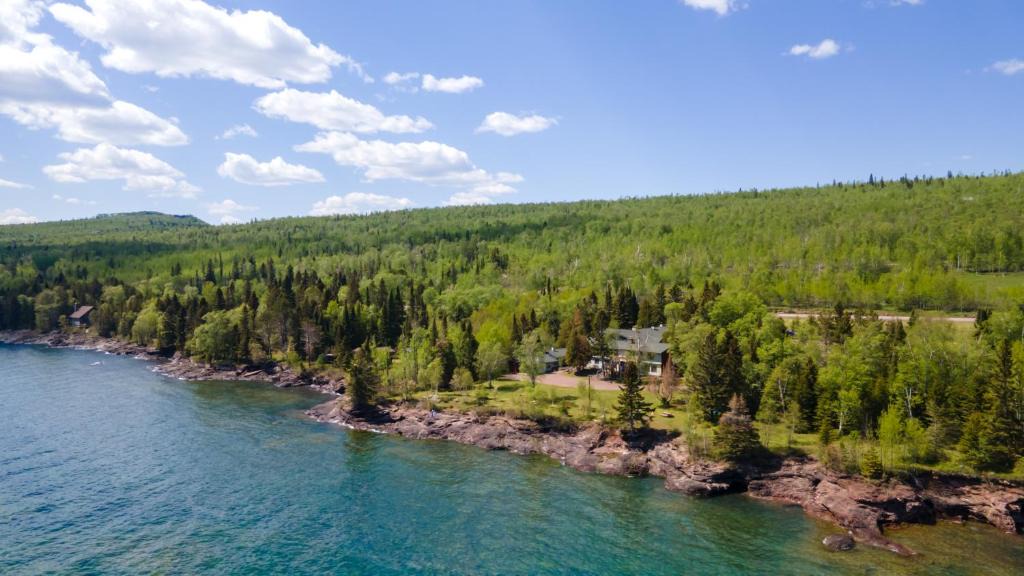 Grand Marais Hotel | Thomsonite Inn on Lake Superior