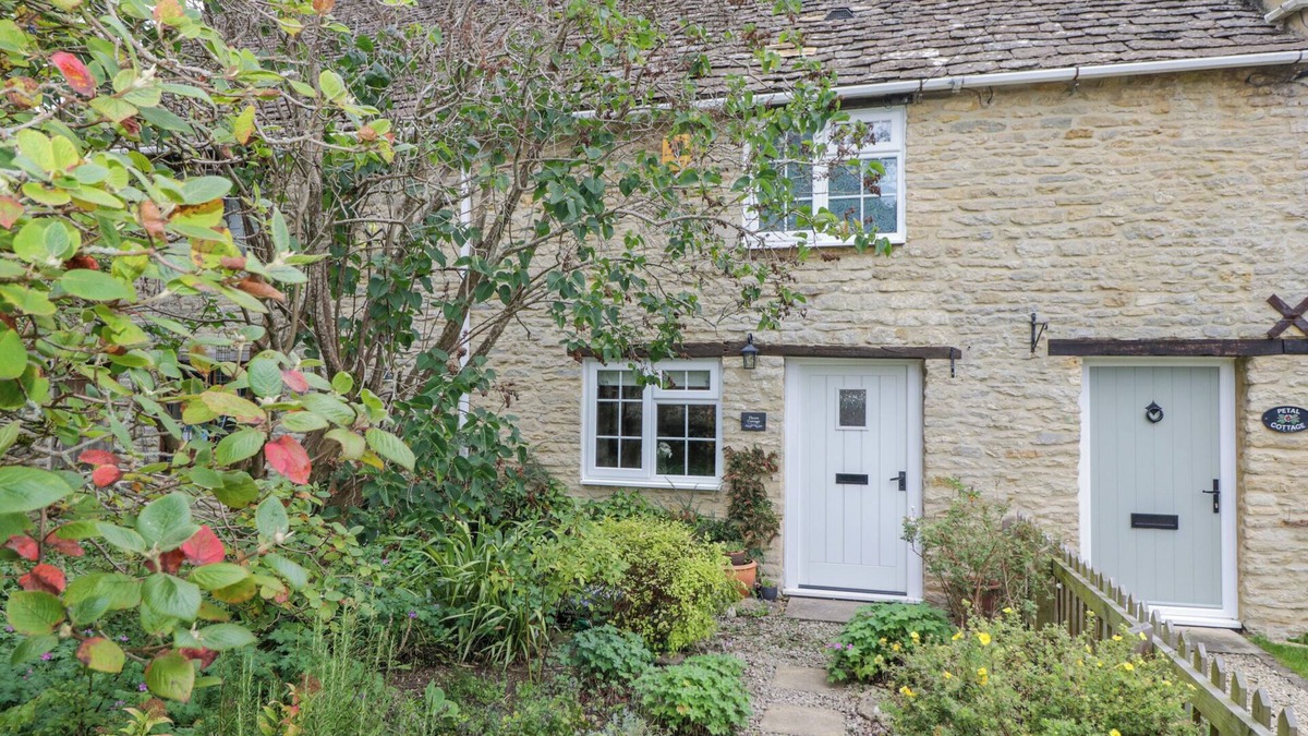 Fairford Cottage | THORN COTTAGE, family friendly, character holiday cottage in Fairford