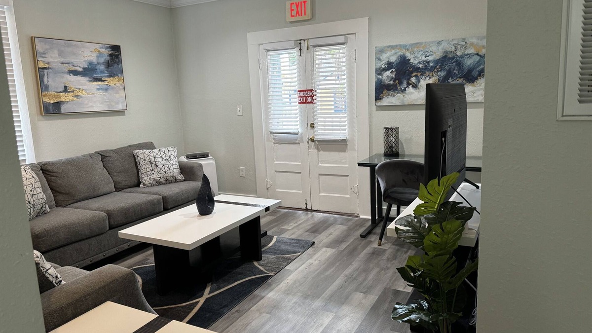 Lake Eola Heights Apartment | Thornton park oasis 1 bedroom