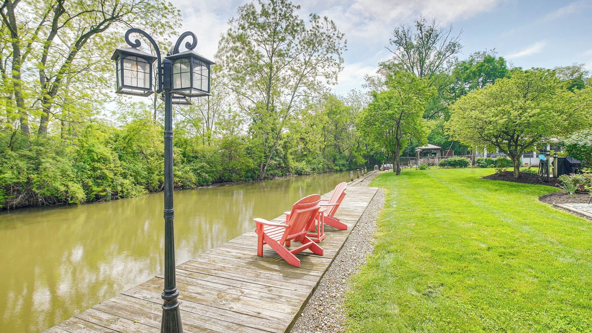 Nashport Cottage | Thornville Home w/Boat Dock: On the Lake!