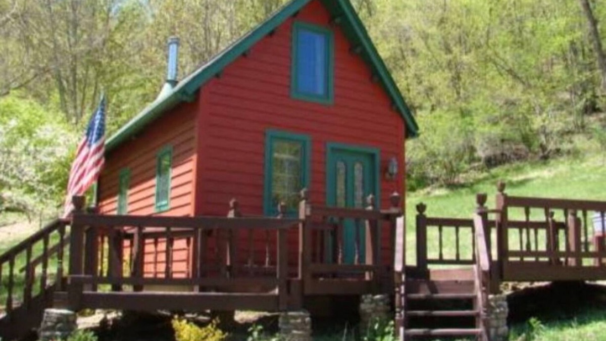 Lansing Cabin | Thornwood Cottage is the perfect little get away
