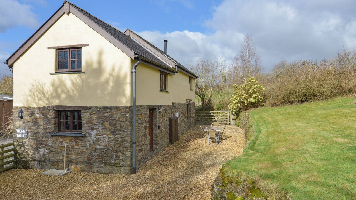 Northlew Cottage | THORNY TALLET, pet friendly, character holiday cottage in Okehampton