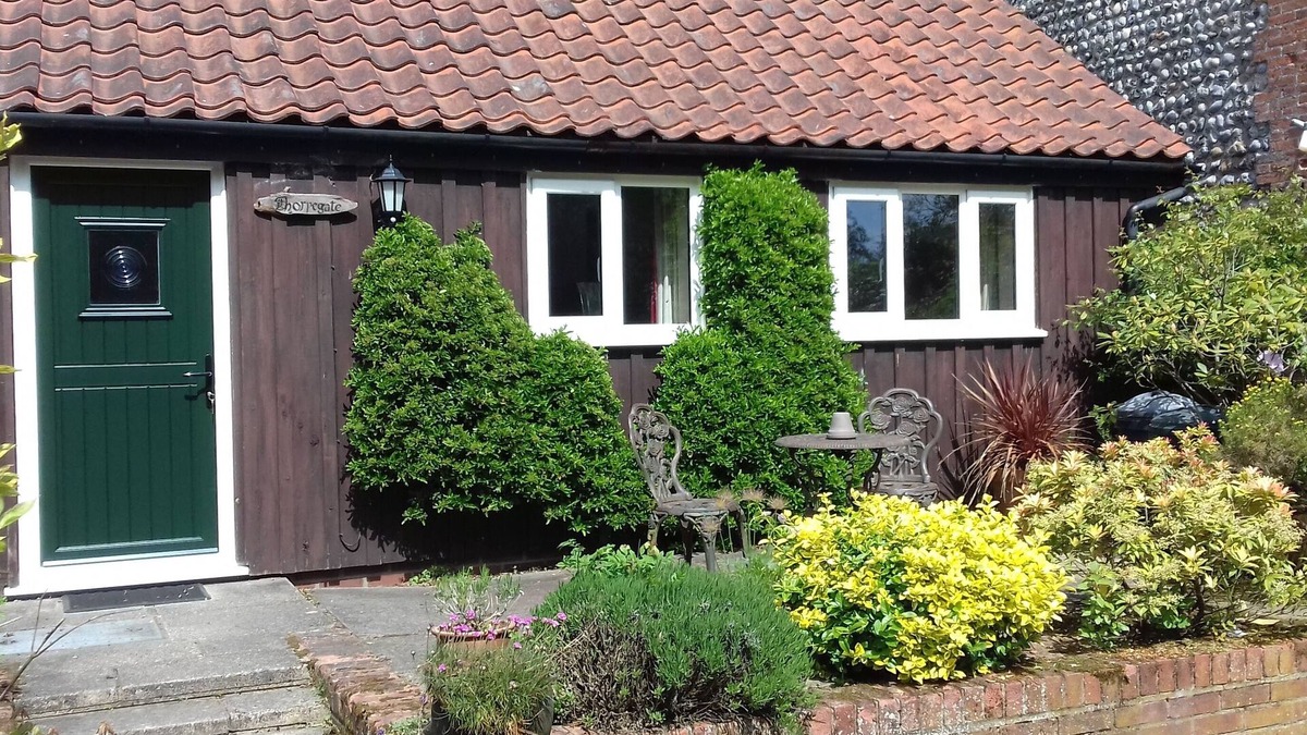 Thorpe Market Cottage | Thorpegate Cottage - Set Around An Old Farmyard In A Village Location