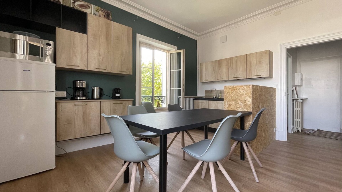 Thouars Apartment | Thouars, Superb apartment on the central square