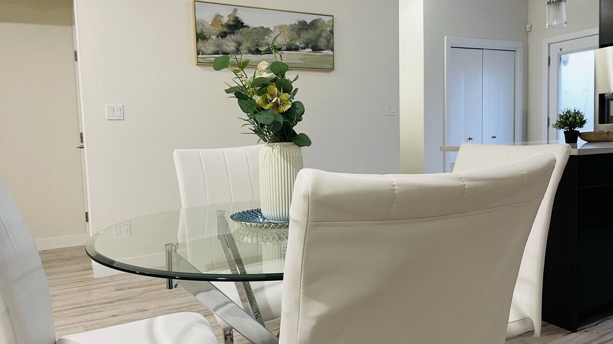 St. Vital House | Thoughtfully furnished house