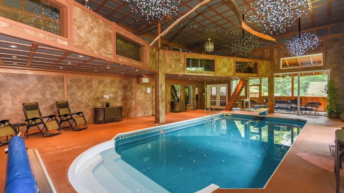 Ottawa Division House | Thousand Owls Estate, a private oasis in Ottawa - indoor pool, spa, games + more